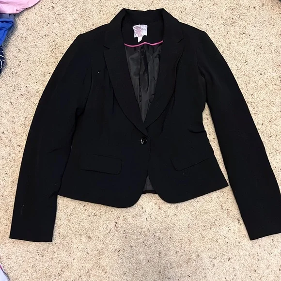 Blazer - Picture 1 of 2